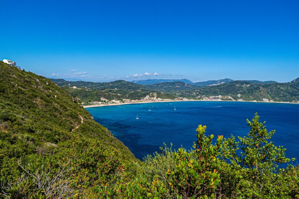 pogoda Korfu 2026 – widok na zatokę Agios Georgios i turkusowe morze